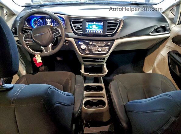 2C4RC1CG6JR133284 2018 CHRYSLER PACIFICA Silver Вид панелі приладів