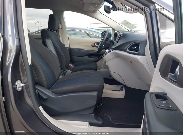 2C4RC1CG7PR610765 2023 CHRYSLER VOYAGER Gray წინა სალონის ხედი