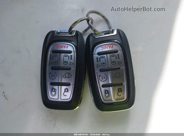 2C4RC1CG7PR610765 2023 CHRYSLER VOYAGER Gray წინა პანელის ხედი
