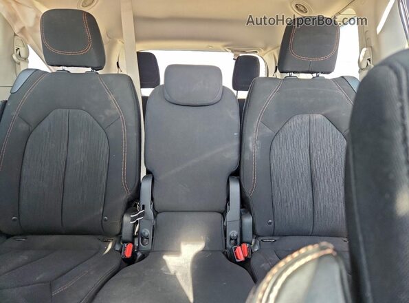2C4RC1DG1HR608770 2017 CHRYSLER PACIFICA Black Widok tylnych siedzeń