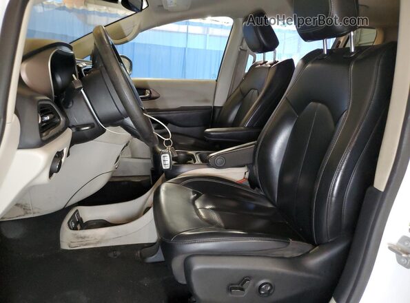 2C4RC1DG3MR539574 2021 CHRYSLER VOYAGER White Vista interior delantera