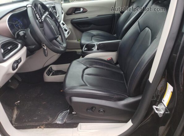 2C4RC1DG5LR265664 2020 CHRYSLER VOYAGER Black Front interior view