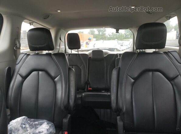 2C4RC1DG5LR265664 2020 CHRYSLER VOYAGER Black Rear seats view