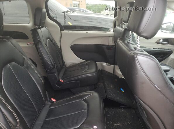 2C4RC1DG5LR265664 2020 CHRYSLER VOYAGER Black Rear interior view