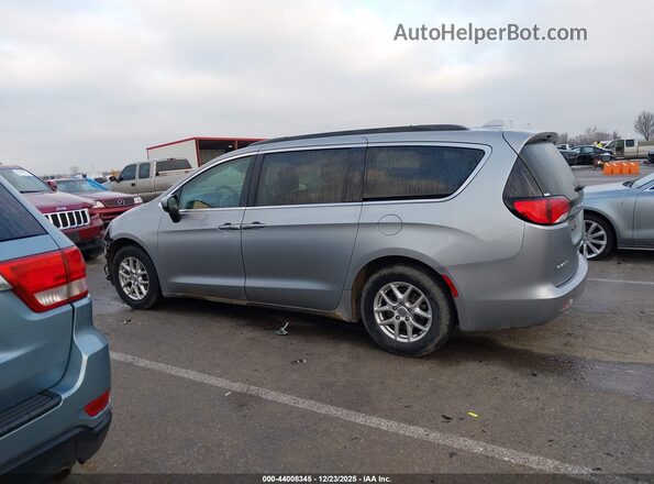 2C4RC1DG9LR256918 2020 CHRYSLER VOYAGER Silver Widok wnętrza z tyłu