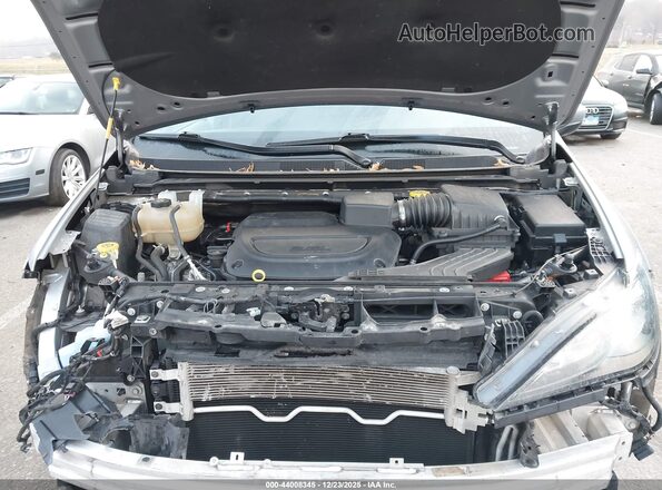 2C4RC1DG9LR256918 2020 CHRYSLER VOYAGER Silver Widok z tyłu