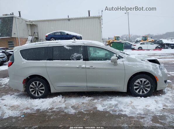 2C4RC1EG0LR258202 2020 CHRYSLER PACIFICA Бежевый Вид задней части салона