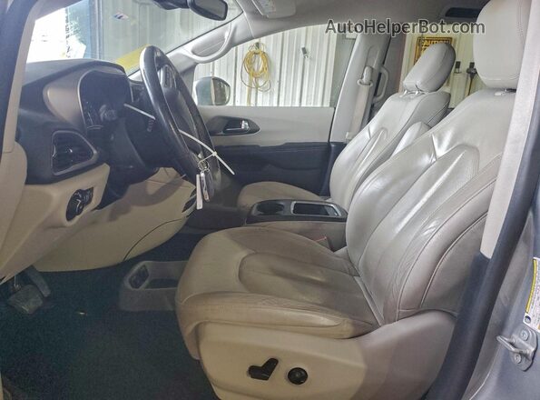 2C4RC1EG5LR100986 2020 CHRYSLER PACIFICA Silver Vista interior delantera