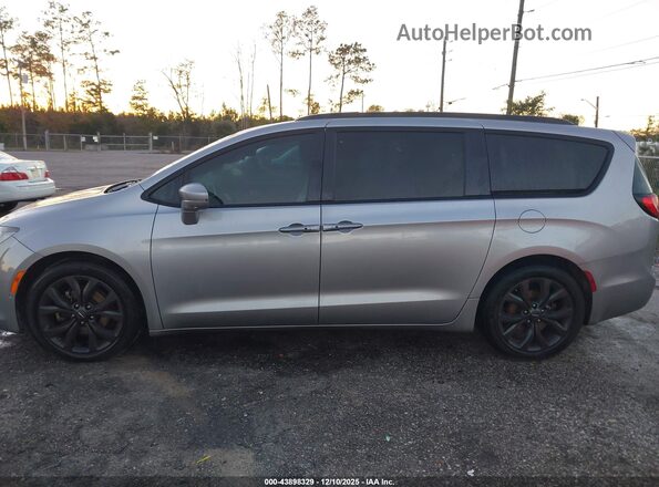 2C4RC1GG5KR528682 2019 CHRYSLER PACIFICA Серебряный Вид задней части салона