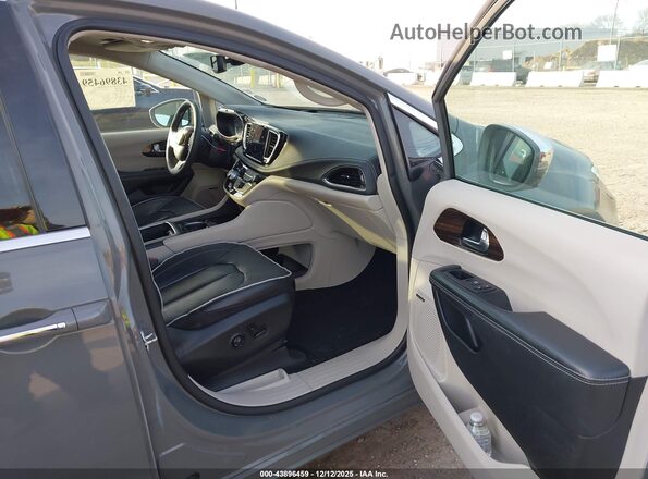 2C4RC1GGXNR176820 2022 CHRYSLER PACIFICA Gray 