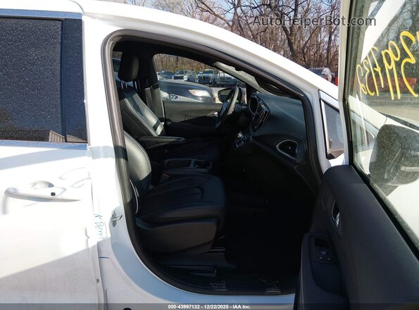 2C4RC1S73SR577547 2025 CHRYSLER PACIFICA White Front interior view