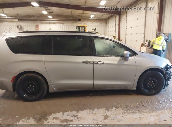 2C4RC1S79MR517730 2021 CHRYSLER PACIFICA Silver Widok wnętrza z tyłu