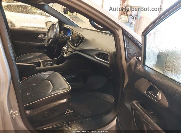 2C4RC1S79MR517730 2021 CHRYSLER PACIFICA Silver Widok wnętrza z przodu