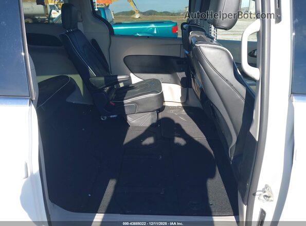 2C4RC3GG0NR174697 2022 CHRYSLER PACIFICA White Vista de la etiqueta del VIN
