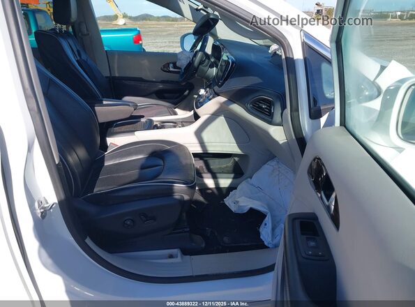 2C4RC3GG0NR174697 2022 CHRYSLER PACIFICA White Vista interior delantera
