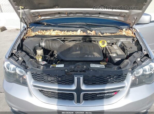 2C4RDGEG7GR310589 2016 DODGE GRAND CARAVAN Серебряный Вид сзади