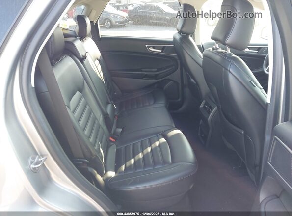 2FMPK4J98NBA93977 2022 FORD EDGE Silver Widok naklejki z numerem VIN