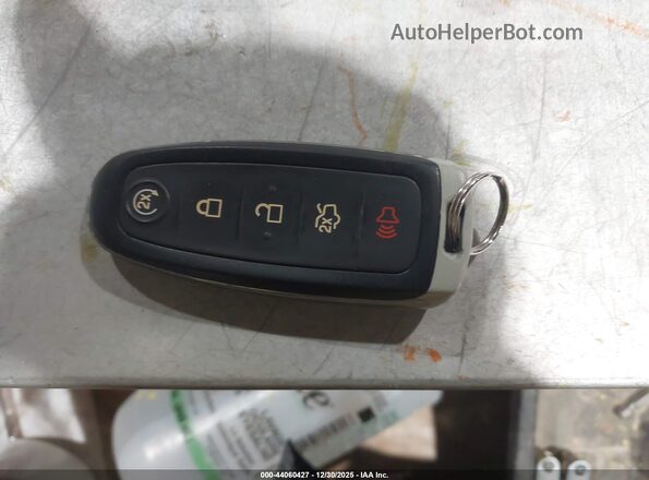 2LMHJ5NK3KBL02620 2019 LINCOLN MKT Черный Вид панели приборов