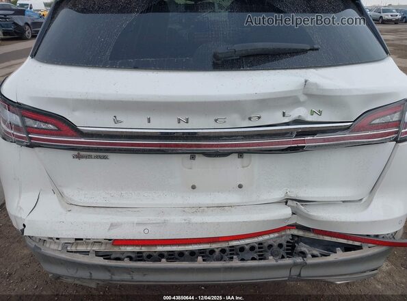 2LMPJ6J9XLBL30680 2020 LINCOLN NAUTILUS White Widok z przodu