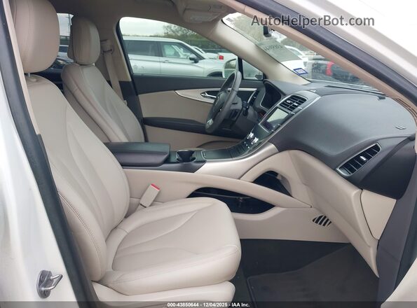 2LMPJ6J9XLBL30680 2020 LINCOLN NAUTILUS White Widok wnętrza z przodu
