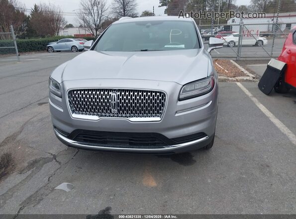 2LMPJ6K96PBL15663 2023 LINCOLN NAUTILUS Silver Widok wnętrza z tyłu