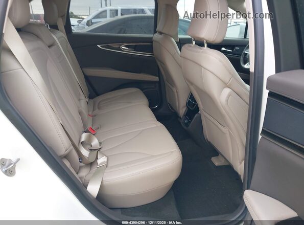 2LMPJ8J93PBL25645 2023 LINCOLN NAUTILUS White 