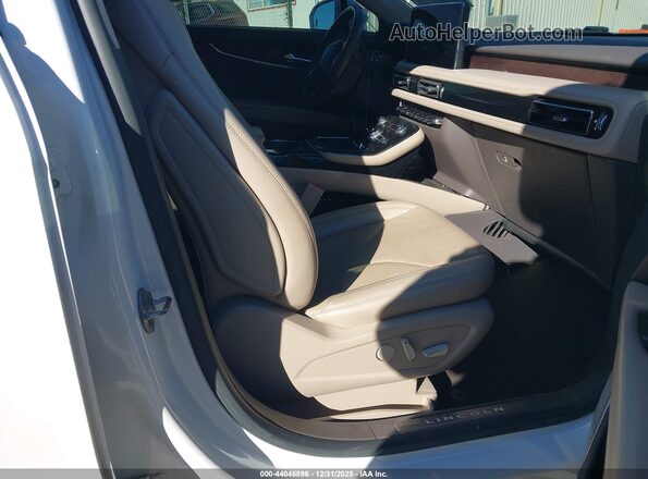 2LMPJ8K93NBL06069 2022 LINCOLN NAUTILUS White Vista interior delantera
