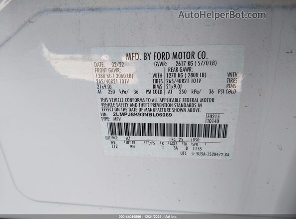 2LMPJ8K93NBL06069 2022 LINCOLN NAUTILUS White Vista del compartimento del motor