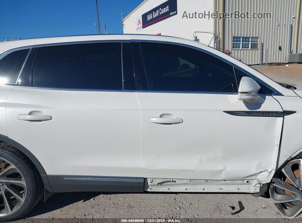2LMPJ8K93NBL06069 2022 LINCOLN NAUTILUS White Vista interior trasera