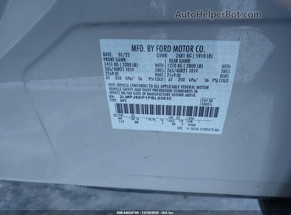 2LMPJ8KP1PBL03835 2023 LINCOLN NAUTILUS Silver Engine compartment view