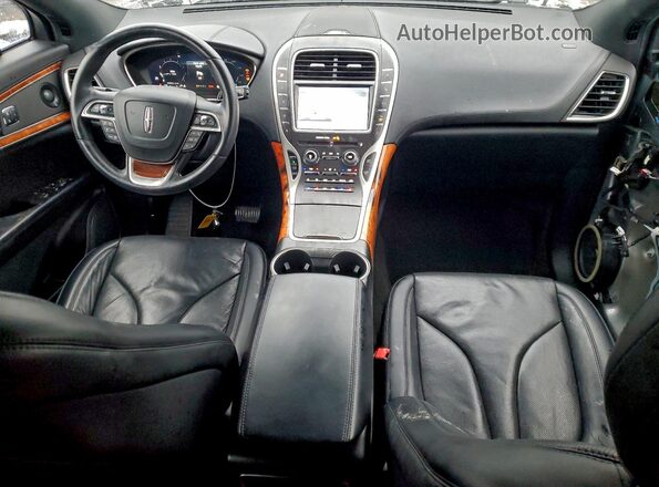 2LMPJ8KP9LBL15306 2020 LINCOLN NAUTILUS Серебряный Вид панели приборов