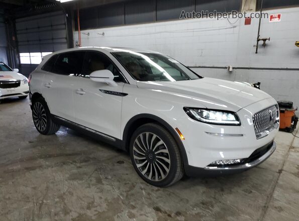 2LMPJ9JP5PBL21066 2023 LINCOLN NAUTILUS White Delantero derecho