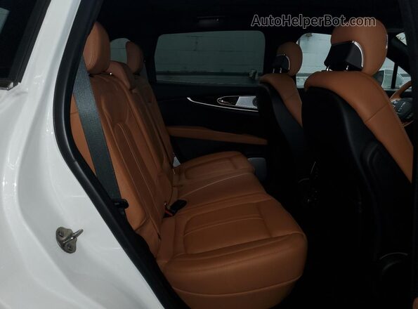 2LMPJ9JP5PBL21066 2023 LINCOLN NAUTILUS White Vista interior trasera