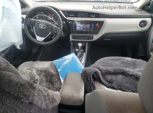 2T1BURHE0JC046775 2018 TOYOTA LL White Вид панелі приладів