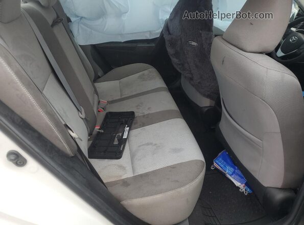 2T1BURHE0JC046775 2018 TOYOTA LL White Вид задніх сидінь