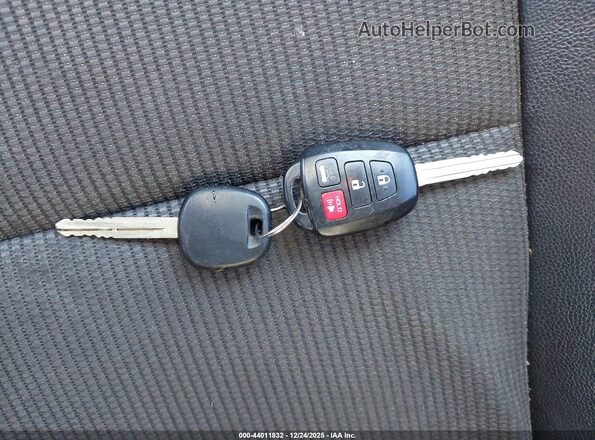 2T1BURHE6GC594661 2016 TOYOTA LL Синий Вид панели приборов