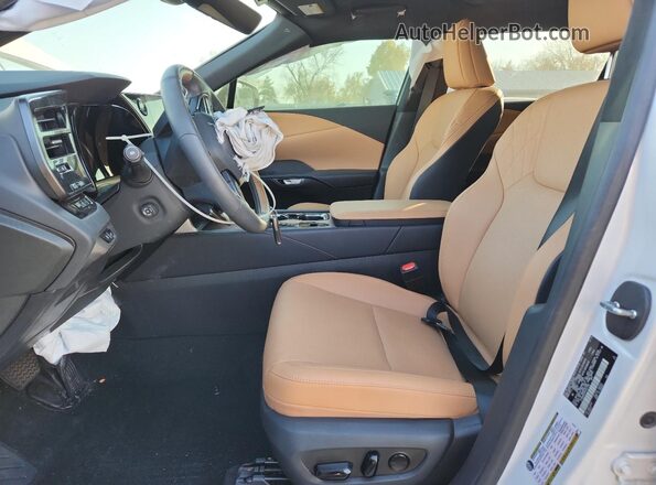 2T2BAMCA2PC031165 2023 LEXUS RX White Widok wnętrza z przodu