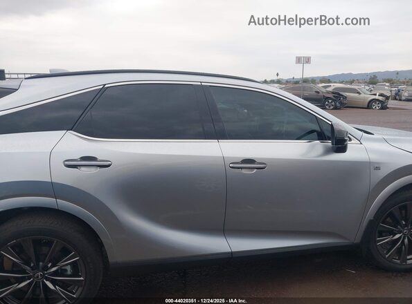 2T2BBMCA4SC072984 2025 LEXUS RX 350H Silver Вид задньої частини салону