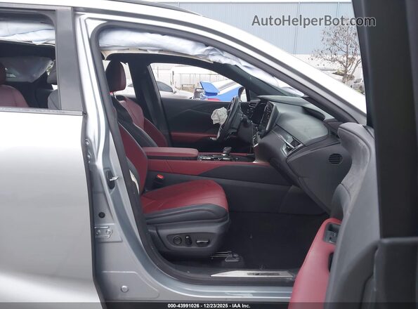 2T2BCMEA9PC002723 2023 LEXUS RX 500H Серебряный Вид салона спереди