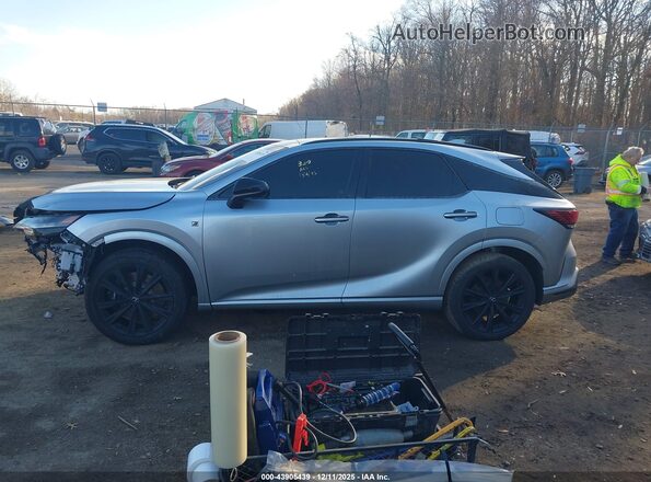 2T2BCMEA9PC010465 2023 LEXUS RX 500H Серебряный Вид задней части салона