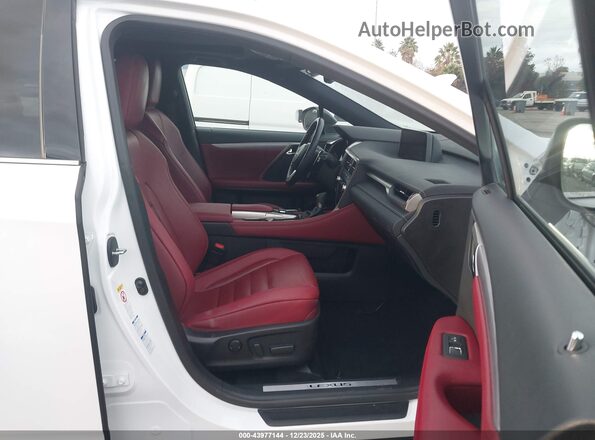 2T2BGMCA2JC021760 2018 LEXUS RX 450H White Front interior view