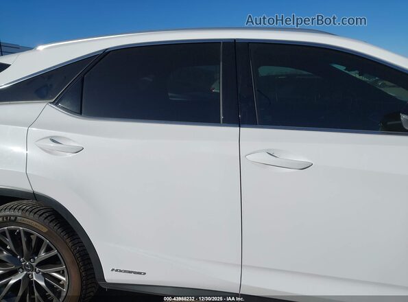 2T2BGMCA9JC028043 2018 LEXUS RX 450H Белый Вид задней части салона