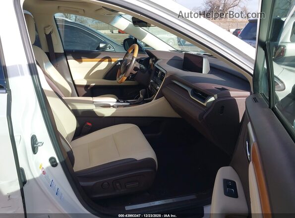 2T2BZMCAXKC181591 2019 LEXUS RX 350 Белый Вид салона спереди