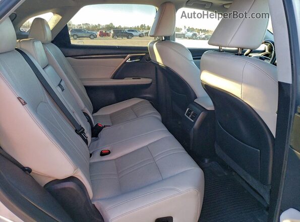 2T2JZMDA2NC360982 2022 LEXUS RX White Widok wnętrza z tyłu
