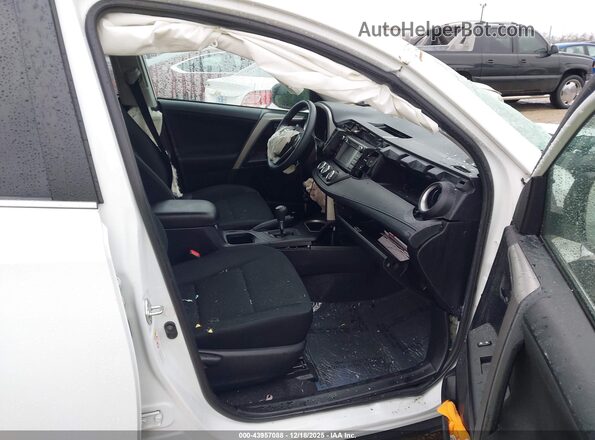 2T3BFREV6JW783337 2018 TOYOTA LE White წინა სალონის ხედი