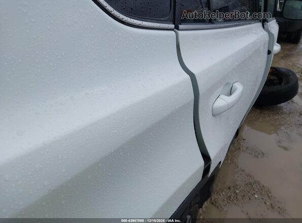 2T3BFREV6JW783337 2018 TOYOTA LE White 