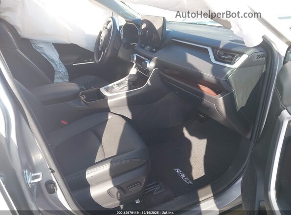 2T3D6RFVXRW073697 2024 TOYOTA LIMITED Серебряный Вид салона спереди