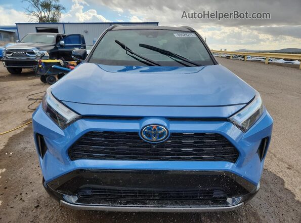 2T3E6RFV2NW032298 2022 TOYOTA RAV4 Blue Widok z przodu