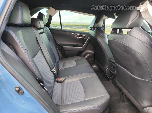 2T3E6RFV2NW032298 2022 TOYOTA RAV4 Blue Widok tylnych siedzeń
