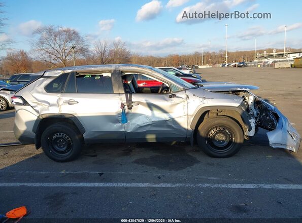 2T3G1RFV1SC523515 2025 TOYOTA LE Silver Rear interior view